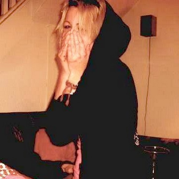 Meet your Posher, Tara - Picture 2 of 2